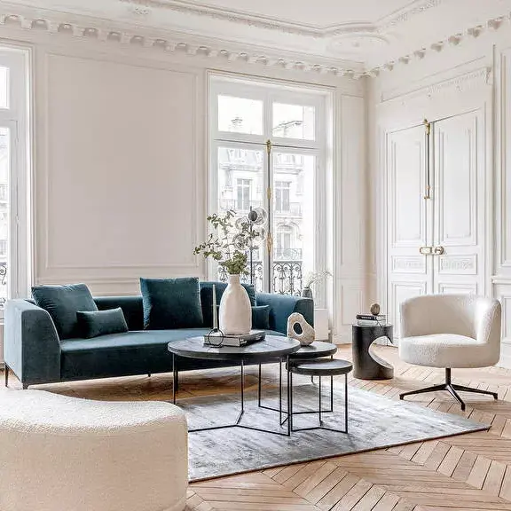 Séjour meublé d'un appartement ancien et haussmannien à Paris